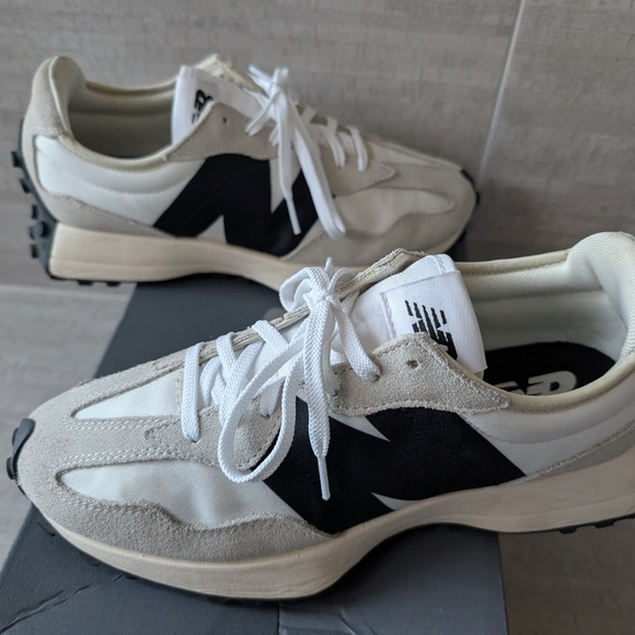 New Balance 327 - Picture 4 of 12